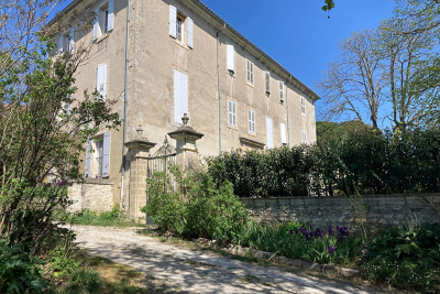 Maison &agrave; vendre &agrave; VILLENEUVE-LÈS-AVIGNON  - 14 pi&egrave;ces - 366 m&sup2; 