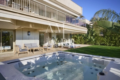 Apartment for sale in CANNES  - 7 rooms - 315 m&sup2; 