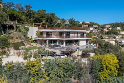 Maison &agrave; vendre &agrave; Mandelieu-la-Napoule  - 8 pi&egrave;ces 415 m&sup2; 