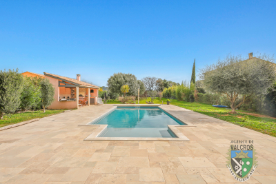 House for sale in LA LONDE-LES-MAURES  - 6 rooms - 170 m&sup2; 