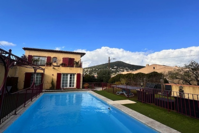 Maison &agrave; vendre &agrave; CARQUEIRANNE  - 7 pi&egrave;ces - 258 m&sup2; 