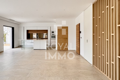 Maison &agrave; vendre &agrave; SANARY-SUR-MER  - 7 pi&egrave;ces - 230 m&sup2; 