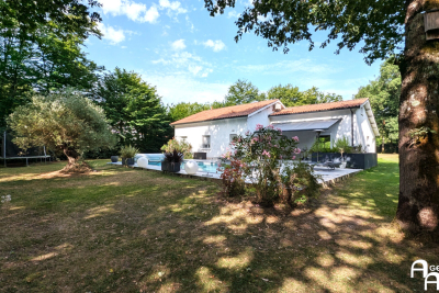 Maison &agrave; vendre &agrave; ST-SULPICE-ET-CAMEYRAC  - 7 pi&egrave;ces - 212 m&sup2; 