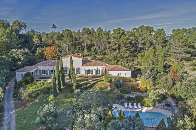 Maison &agrave; vendre &agrave; DRAGUIGNAN  - 10 pi&egrave;ces - 350 m&sup2; 