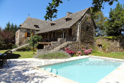 House for sale in VILLEFRANCHE DE ROUERGUE  - 8 rooms - 211 m&sup2; 