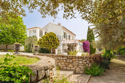 Maison &agrave; vendre &agrave; SANARY-SUR-MER  - 5 pi&egrave;ces - 196 m&sup2; 