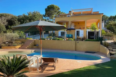 Maison &agrave; vendre &agrave; SIX-FOURS-LES-PLAGES  - 5 pi&egrave;ces - 185 m&sup2; 