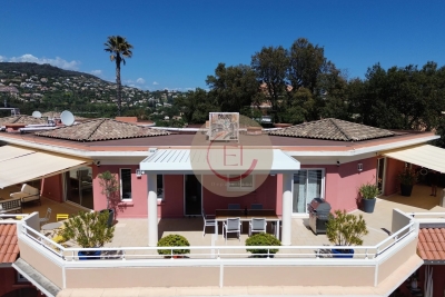 Appartement &agrave; vendre &agrave; MANDELIEU-LA-NAPOULE  - 4 pi&egrave;ces - 151 m&sup2; 