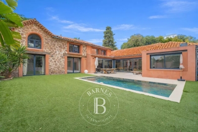 House for sale in ST-RAPHAËL Ville-Les Saquedes-Le Bouillonnet - 7 rooms - 280 m&sup2; 