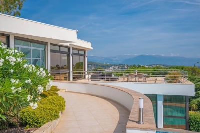 Maison &agrave; louer &agrave; VALLAURIS  - 6 pi&egrave;ces - 342 m&sup2; 
