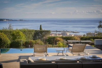 Maison &agrave; louer &agrave; VALLAURIS  - 6 pi&egrave;ces - 190 m&sup2; 