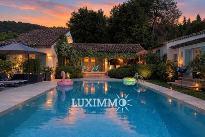 Maison &agrave; louer &agrave; MOUGINS  - 8 pi&egrave;ces - 320 m&sup2; 