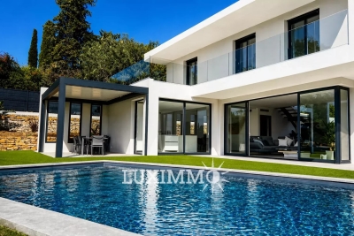 Maison &agrave; louer &agrave; VALBONNE  - 6 pi&egrave;ces - 200 m&sup2; 