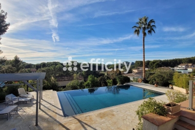 Maison &agrave; vendre &agrave; Sanary-sur-Mer  - 5 pi&egrave;ces 165 m&sup2; 