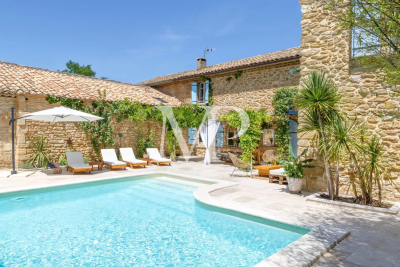 Villa à Maubec &agrave; louer à partir de 6 625 € / semaine, Photo 1