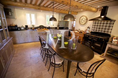 Villa à L'Isle-sur-la-Sorgue &agrave; louer à partir de 6 875 € / semaine, Photo 15
