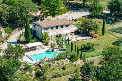 Villa à Gordes &agrave; louer à partir de 6 875 € / semaine, Photo 2
