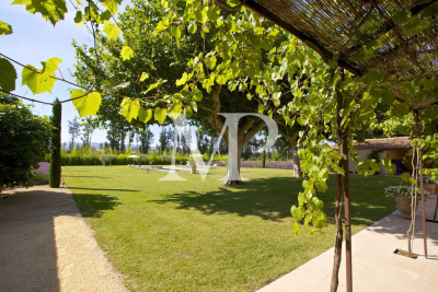 Villa à L'Isle-sur-la-Sorgue &agrave; louer à partir de 6 875 € / semaine, Photo 5