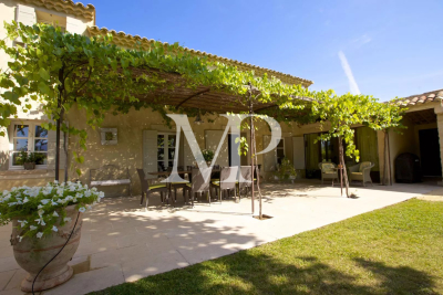 Villa à L'Isle-sur-la-Sorgue &agrave; louer à partir de 6 875 € / semaine, Photo 8