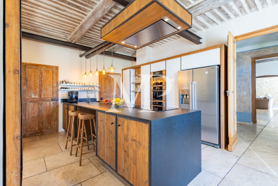 Villa à L'Isle-sur-la-Sorgue &agrave; louer à partir de 11 000 € / semaine, Photo 9
