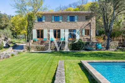 Villa à Gordes &agrave; louer à partir de 5 450 € / semaine, Photo 2