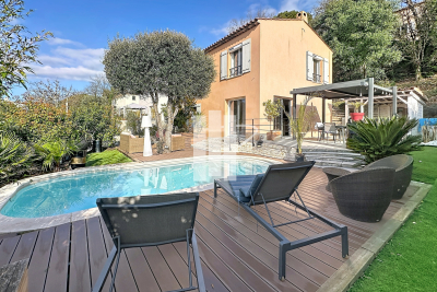 Maison &agrave; vendre &agrave; BAGNOLS-EN-FORÊT  - 5 pi&egrave;ces - 100 m&sup2; 