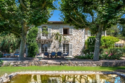 Maison &agrave; vendre &agrave; CHATEAUNEUF-GRASSE  - 12 pi&egrave;ces - 344 m&sup2; 