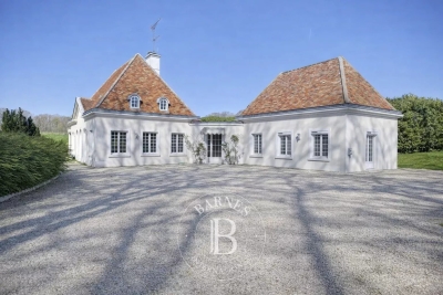 Maison &agrave; vendre &agrave; FEUCHEROLLES Châteaufort - 11 pi&egrave;ces - 380 m&sup2; 