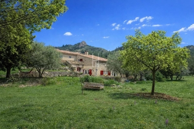 Maison &agrave; vendre &agrave; EYGALIÈRES  - 8 pi&egrave;ces - 250 m&sup2; 