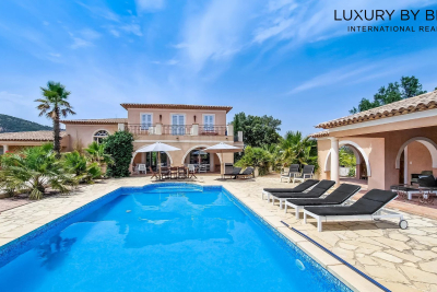 Maison &agrave; vendre &agrave; LE PLAN-DE-LA-TOUR  - 8 pi&egrave;ces - 315 m&sup2; 