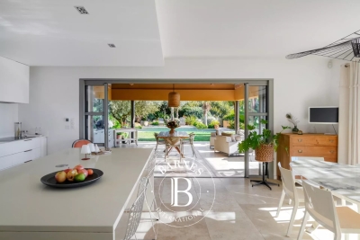 Maison &agrave; vendre &agrave; OLLIOULES  - 6 pi&egrave;ces - 222 m&sup2; 