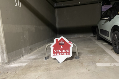 Parking/Garage &agrave; vendre &agrave; PELISSANNE    