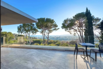 Maison &agrave; vendre &agrave; MOUGINS  - 9 pi&egrave;ces - 370 m&sup2; 