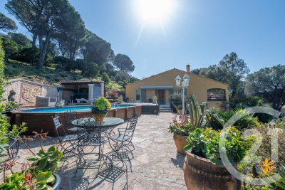 Maison &agrave; vendre &agrave; LE LAVANDOU  - 4 pi&egrave;ces - 124 m&sup2; 