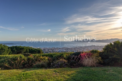 Maison &agrave; vendre &agrave; CANNES Vallergues - 5 pi&egrave;ces - 214 m&sup2; 