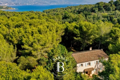 Maison &agrave; vendre &agrave; BORMES-LES-MIMOSAS  - 8 pi&egrave;ces - 210 m&sup2; 