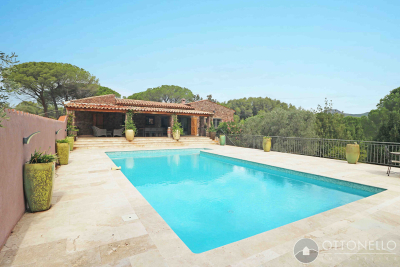 Maison &agrave; vendre &agrave; ROQUEBRUNE-SUR-ARGENS  - 6 pi&egrave;ces - 247 m&sup2; 