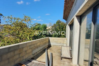 Appartement &agrave; vendre &agrave; ST-CYR-SUR-MER  - 3 pi&egrave;ces - 70 m&sup2; 