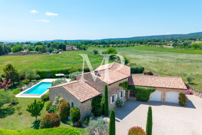 Villa à Gordes &agrave; louer à partir de 4 900 € / semaine, Photo 2