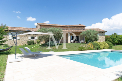 Villa à Gordes &agrave; louer à partir de 4 900 € / semaine, Photo 3