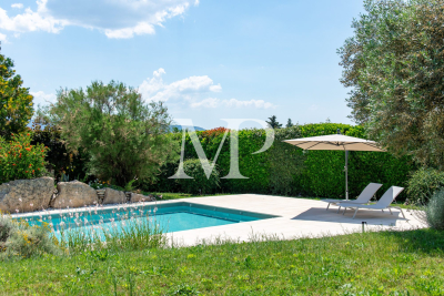 Villa à Gordes &agrave; louer à partir de 4 900 € / semaine, Photo 4