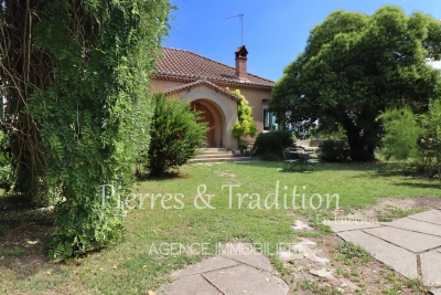 Maison &agrave; vendre &agrave; APT  - 10 pi&egrave;ces - 500 m&sup2; 