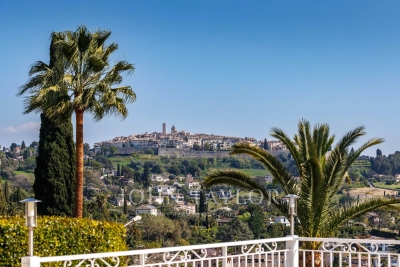 Maison &agrave; vendre &agrave; LA COLLE-SUR-LOUP  - 4 pi&egrave;ces - 188 m&sup2; 