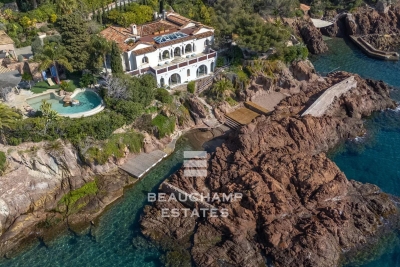 House to rent in THÉOULE-SUR-MER   - 300 m&sup2; 