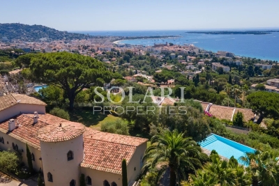 Maison &agrave; louer &agrave; CANNES  - 8 pi&egrave;ces - 350 m&sup2; 