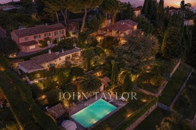 Maison &agrave; vendre &agrave; MOUGINS  - 19 pi&egrave;ces - 972 m&sup2; 