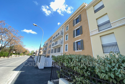 Commerce &agrave; louer &agrave; SANARY-SUR-MER   - 123 m&sup2; 