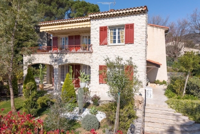 Maison &agrave; vendre &agrave; VENCE  - 7 pi&egrave;ces - 185 m&sup2; 