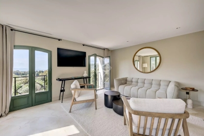 Villa à Le Lavandou &agrave; louer à partir de 12 000 € / semaine, Photo 16