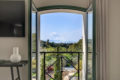 Villa à Le Lavandou &agrave; louer à partir de 12 000 € / semaine, Photo 2